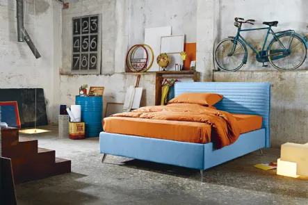 Letto moderno imbottito con testiera trapuntata a stisce orizzontali Bob Stripes di Noctis