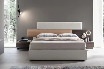 Letto con testiera sfalsata in ecopelle con comodino e luce integrati Bumpy di Maronese Acf