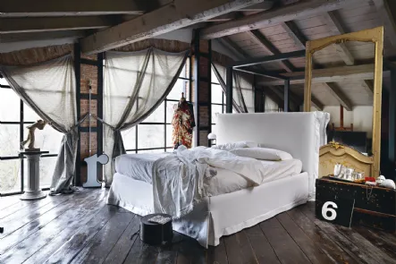 Letto moderno con testiera Chloè di Noctis