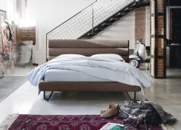 Letto imbottito con testiera Hug 06 di Noctis