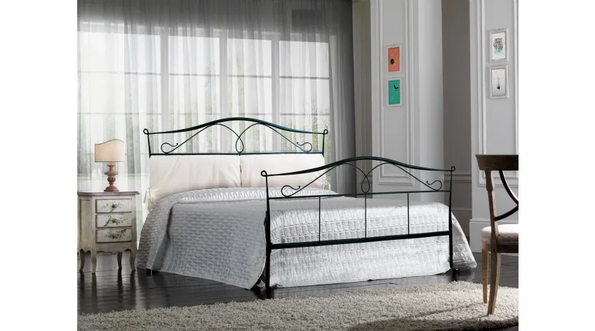 Letto con testiera in ferro battuto rivestita con cuscini in tessuto imbottito Ischia di Florentiabed