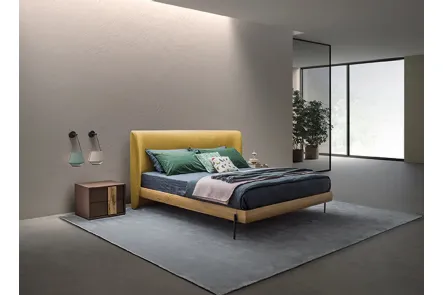 Letto con testiera tondeggiante in tessuto imbottito e giroletto in Rovere massello Leaf Elegance di Devina Nais