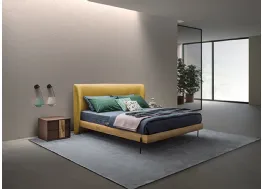 Letto con testiera tondeggiante in tessuto imbottito e giroletto in Rovere massello Leaf Elegance di Devina Nais