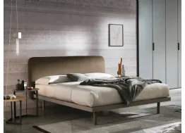 Letto in legno con testiera in tessuto Milly di Tomasella