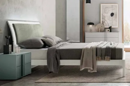 Letto finitura Matwood White con testiera imbottita Parentesi di SantaLucia