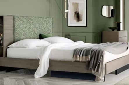 Letto finitura Matwood Grey con testiera in tessuto imbottito  Plinio di SantaLucia