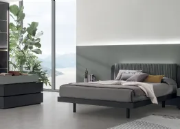 Letto con testiera rivestita in ecopelle Roxy di Tomasella