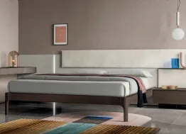 Letto con testiera Scacco in finitura Matwood Grey e laccato opaco di SantaLucia