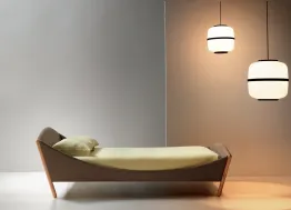 Letto singolo Lullaby Modern in tessuto con piedi in legno inclinati di Noctis