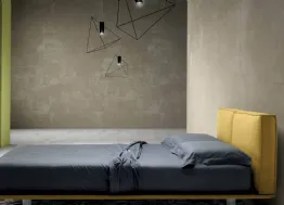 Letto in tessuto con testiera imbottita e piedini trasparenti Stylish di Bside