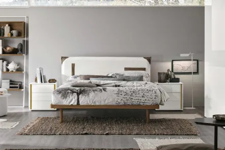 Letto matrimoniale in legno nodato con testiera in ecopelle vintage Tasca Ring 60 di Tomasella