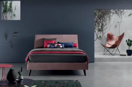 Letto con struttura in legno completamente imbottita e rivestita in tessuto Time di Bside