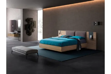 Letto Zen Bold Grey in legno di Rovere con testiera arricchita da due cuscini in tessuto imbottito di Devina Nais