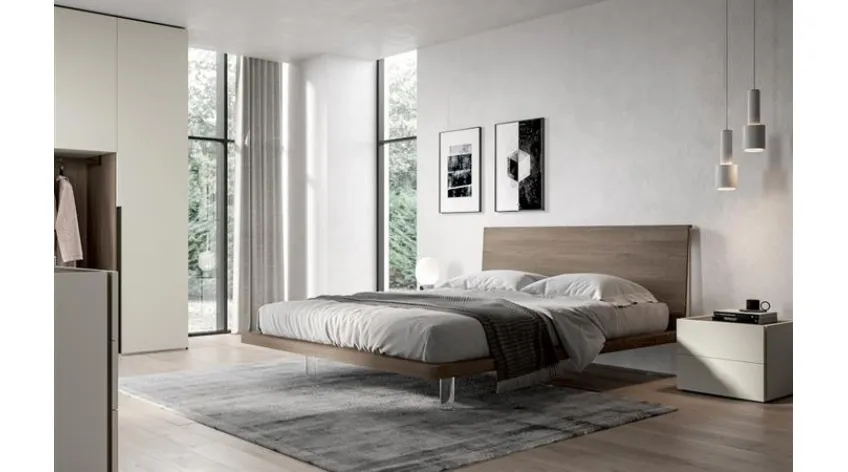 Letto dal design moderno semplice e lineare con testiera in nobilitato essenza Olmo juta e piedini trasparenti Zeo di Villanova