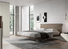 Letto dal design moderno semplice e lineare con testiera in nobilitato essenza Olmo juta e piedini trasparenti Zeo di Villanova