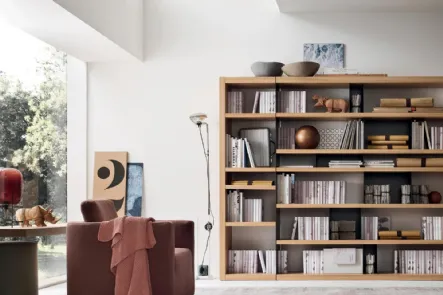 Libreria Kora in Rovere con inserti in Metallo nero opaco di Maronese Acf