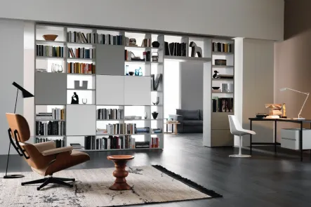 Libreria divisoria bifacciale Modo M6C93 in laccato opaco di Sangiacomo