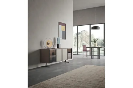 Madia in laccato opaco terra con ante in vetro bronzato e cemento écru Glass 2 di Orme