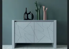 Madia Diagona Art 1751 con ante intagliate in legno laccato grigio di Fratelli Mirandola