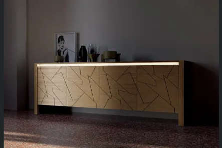 Madia Diagona Art 1753 in legno intagliato laccato tortora con illuminazione di Fratelli Mirandola