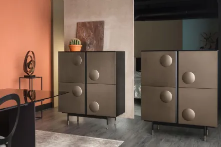 Madia Alta con ante rivestite in metallo con quattro sezioni di sfera in rilievo Melody Cabinet di Cantori