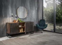 Madia etnica realizzata in legno massello con eleganti fresature verticali Priya di Stones