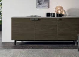 Madia Prometeo in materico rovere moka e top in gres di Tomasella