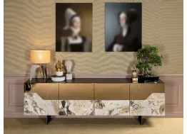 Madia Canova in legno laccato nero con ante rivestite in vetro bronzo e grès porcellanato di Tonin Casa
