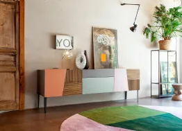Madia Zero16 Creativa formata da pannelli in legno con varie finiture di Devina Nais