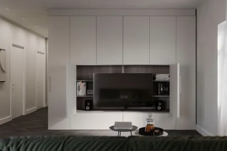 Parete Attrezzata Living Seta con vano tv a scomparsa Modul Box di Nardi Interni