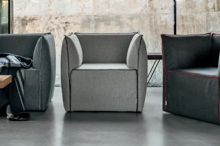 Poltroncina Flower possibilità di rivestimento in tessuto o pelle di Tomasella