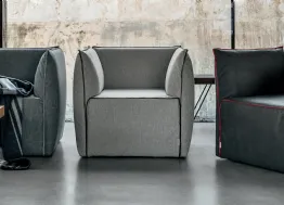 Poltroncina Flower possibilità di rivestimento in tessuto o pelle di Tomasella