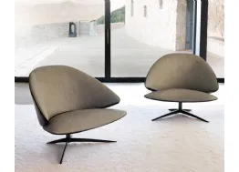 Poltroncina di design in tessuto imbottito Koster di Desirèe