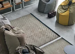 Poltroncina Sacco Comodo rivestito in tessuto con comoda maniglia per spostarlo di Tomasella