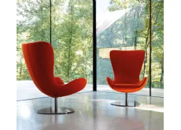 Poltroncina girevole in tessuto Wing di Desirèe