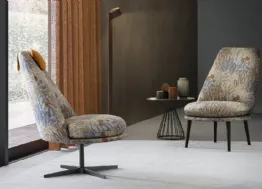 Poltroncina Lord in tessuto con fantasia floreale di Le Comfort