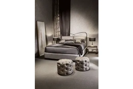 Pouf George in pelle con lavorazione capitonnè di Cantori