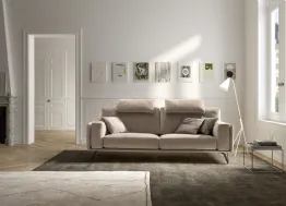 Divano lineare moderno in tessuto Living Bright di Samoa