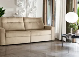 Divano lineare in tessuto Palace di Doimo Salotti