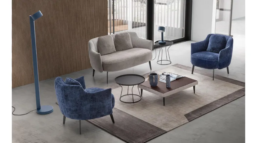 Divano lineare in tessuto Shelley Loveseat di Le Comfort