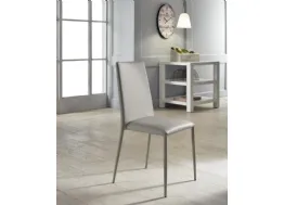 Sedia impilabile rivestita in ecopelle Cleo di Stones