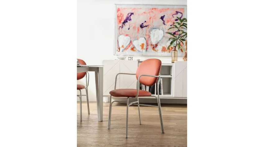 Sedia Dada rivestita in pelle con struttura in acciaio laccato di Bontempi