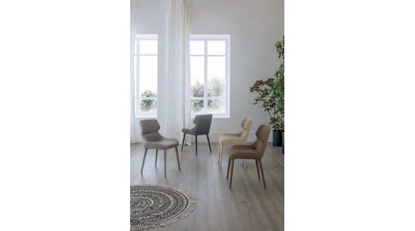Sedia Detroit imbottita e interamente rivestita in tessuto Soft-Touch vintage di Target Point