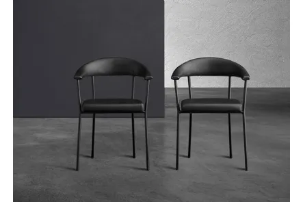 Sedia Director in ecopelle nera con struttura in tubolare metallico industrial di Devina Nais