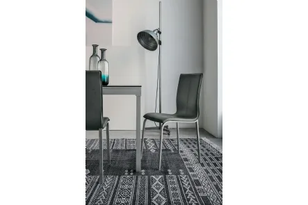 Sedia Glamour new con struttura in metallo verniciato e seduta imbottita e rivestita in tessuto di Target Point