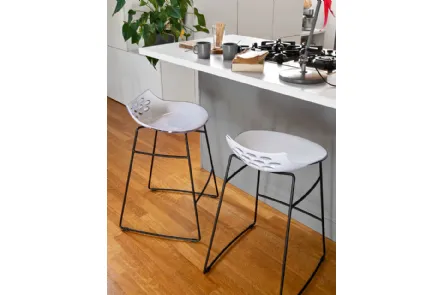 Sgabello in plastica con struttura in metallo Jam SG di Connubia
