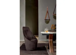 Sedia Mama Chair rivestita in ecopelle di Tonin Casa 