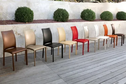 Sedia rivestita in cuoio con struttura in acciaio Naxos di Unico Italia