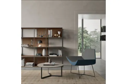 Poltroncina avvolgente bicolore in tessuto con base a croce, Diamante di Orme