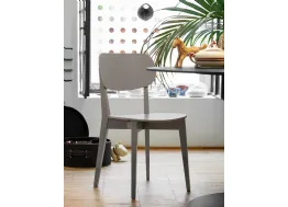 Sedia moderna in legno di faggio laccato tortora opaco Robinson di Connubia